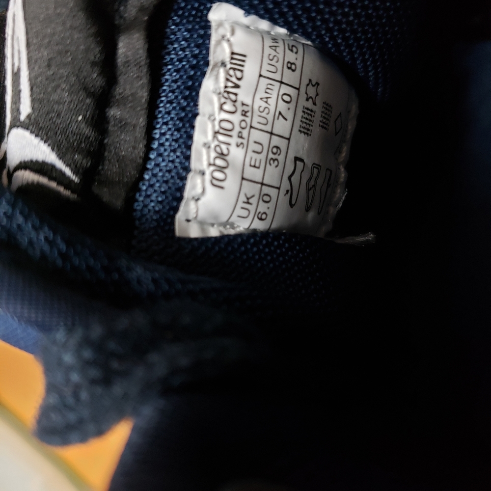 Sneakers - Picture 4 of 7
